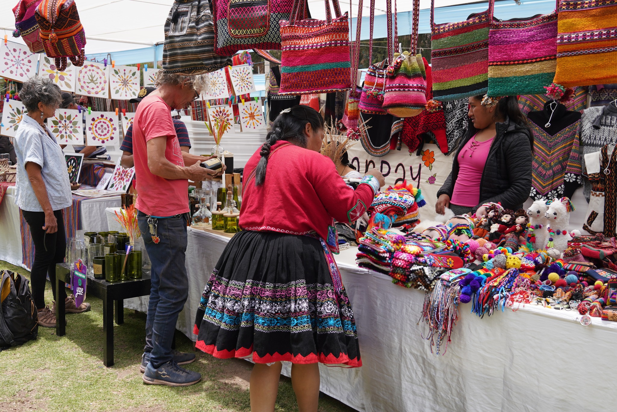 Con la participación de más de un centenar de productores se inicia la "Expo Urubamba al Mundo 2022"
