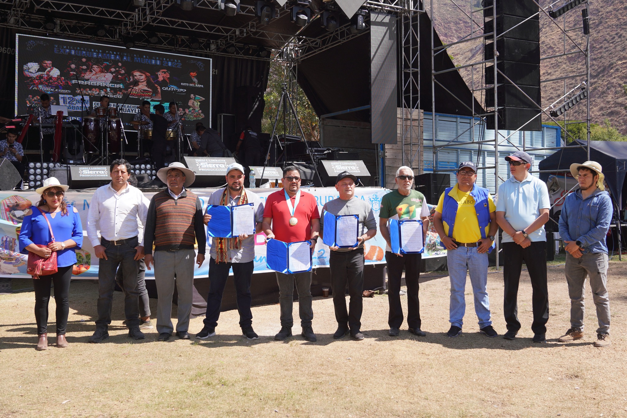 Municipalidad de Urubamba condecora con resolución de alcaldía a empresarios brasileños participantes de la Expo Urubamba 2022
