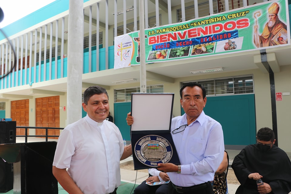 foto de inauguracion i.e. santisima cruz