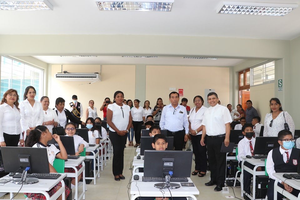 foto de inauguracion i.e. santisima cruz