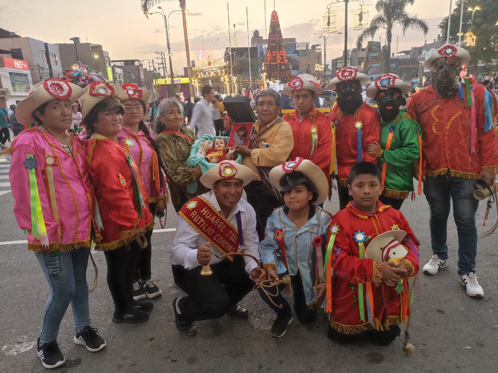 Danza de los Negritos se presentó en la Plaza de Armas como parte de la Tradición Navideña Huaralina