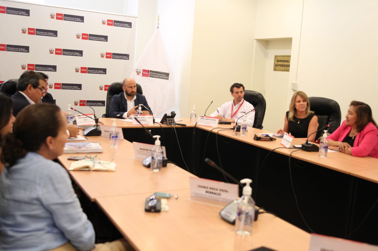 Ministro García se reúne con empresarios
