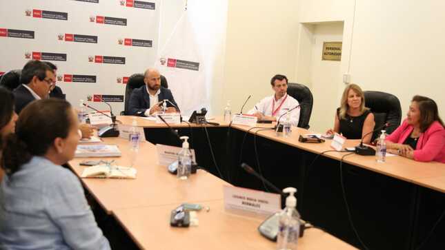 Ministro García se reúne con empresarios