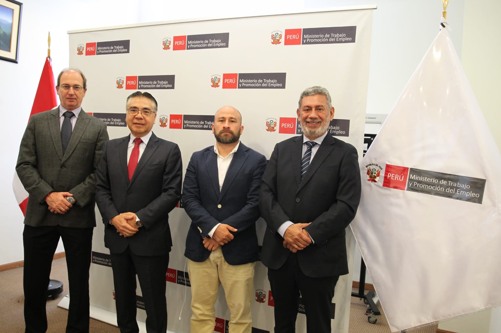 Ministro García se reúne con empresarios