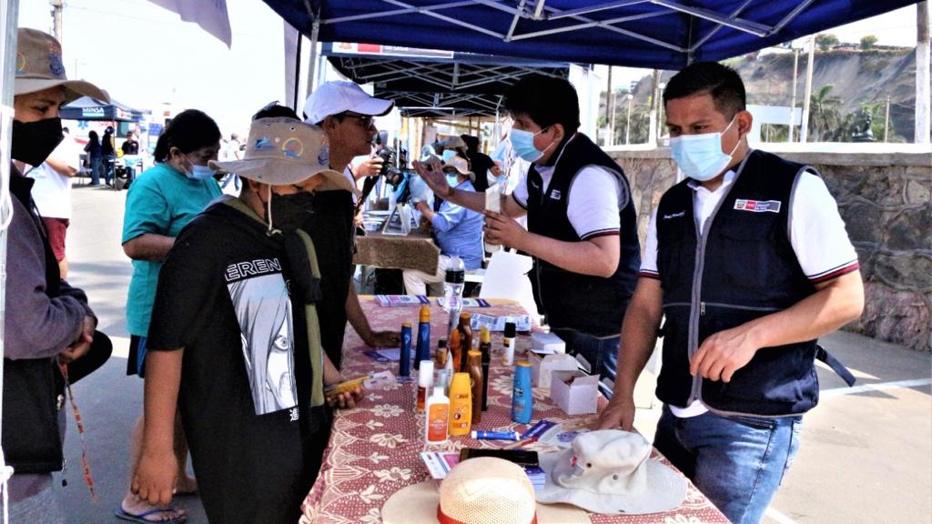 Evita las quemaduras y el cáncer de piel usando adecuadamente los bloqueadores solares