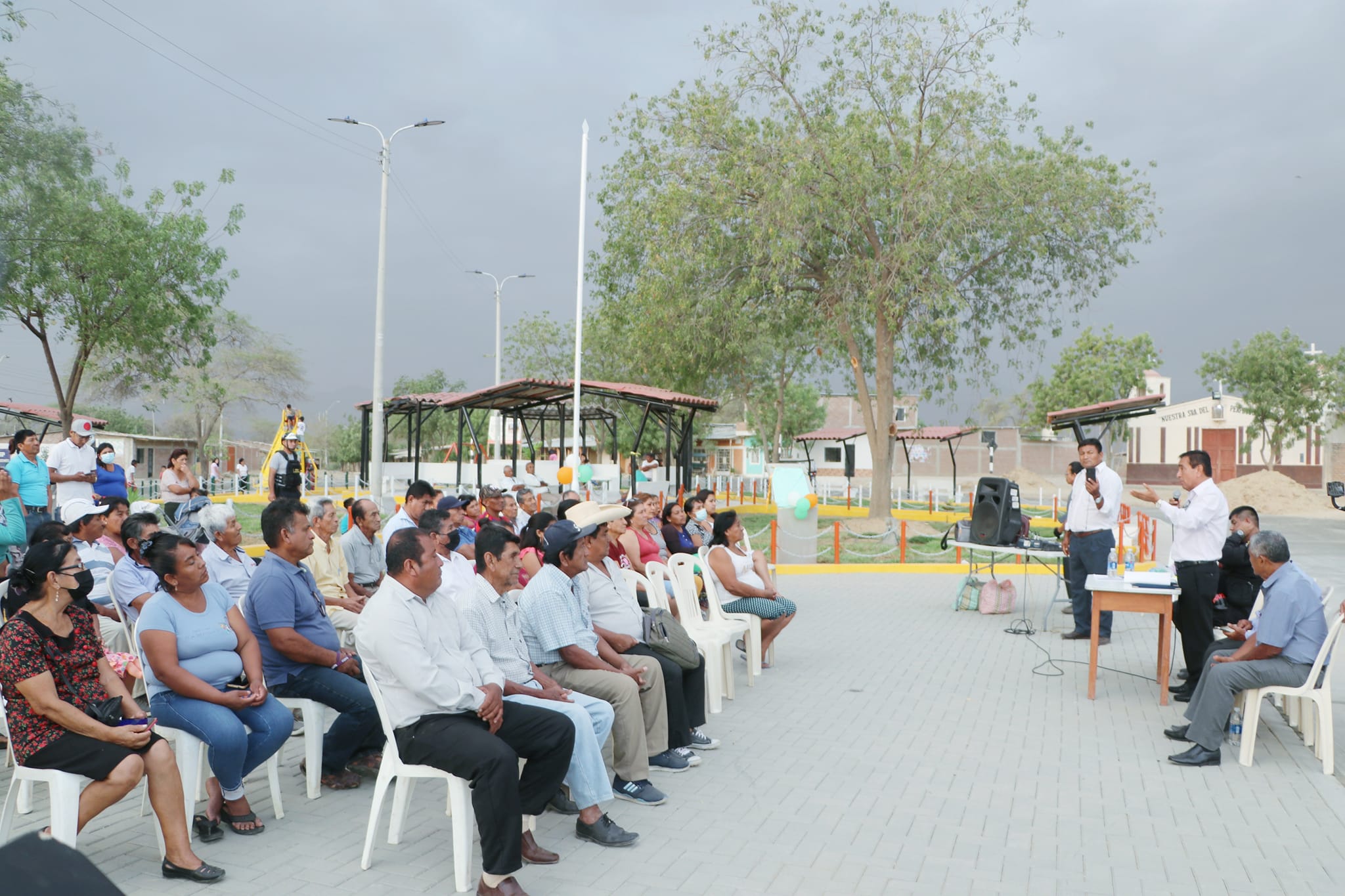 Foto inauguración plaza batanes