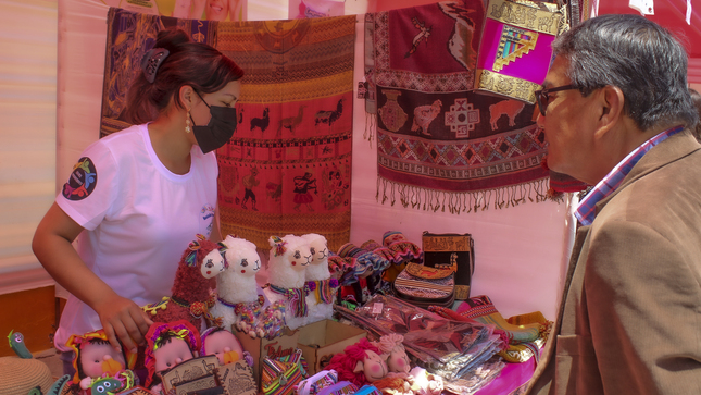Con el objetivo de promover e impulsar la gastronomía y la artesanía local, se inició la feria denominada “Impulsando los Nuestro 2022”