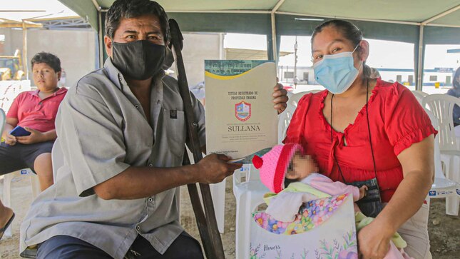 La Municipalidad de Sullana, a través de la subgerencia de Desarrollo Urbano, Catastro y Saneamiento continúa con la entrega de títulos de propiedad en los diferentes sectores y asentamientos de la provincia.