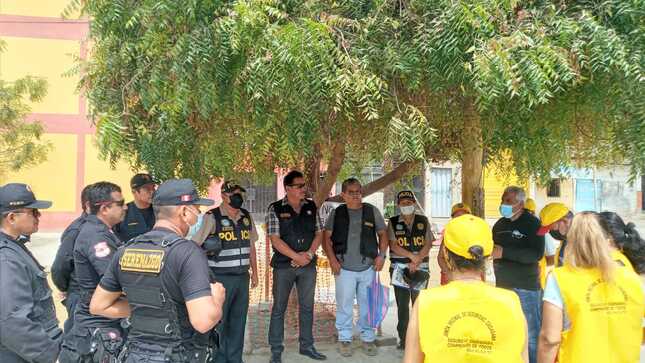 La Municipalidad de Sullana, a través de la gerencia de Seguridad Ciudadana y en coordinación con las juntas vecinales, continúa realizando patrullaje preventivo en diferentes asentamientos de la ciudad.
