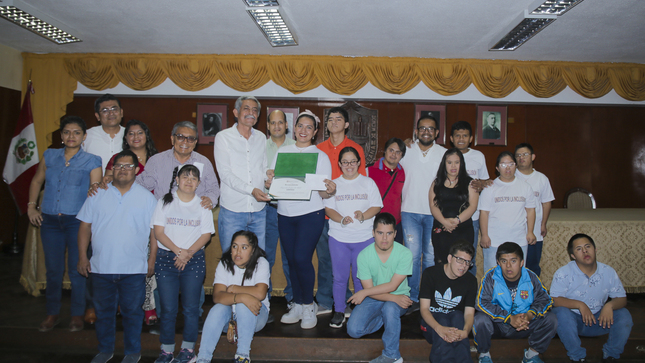 La Comisión de Aniversario de los 111 años de creación política de la provincia de Sullana, encabezada por el regidor Luis Almestar, reconoció y destacó la participación actividad de los integrantes de la Asociación de Inclusión con Habilidades Diferentes en las diferentes actividades de aniversario.