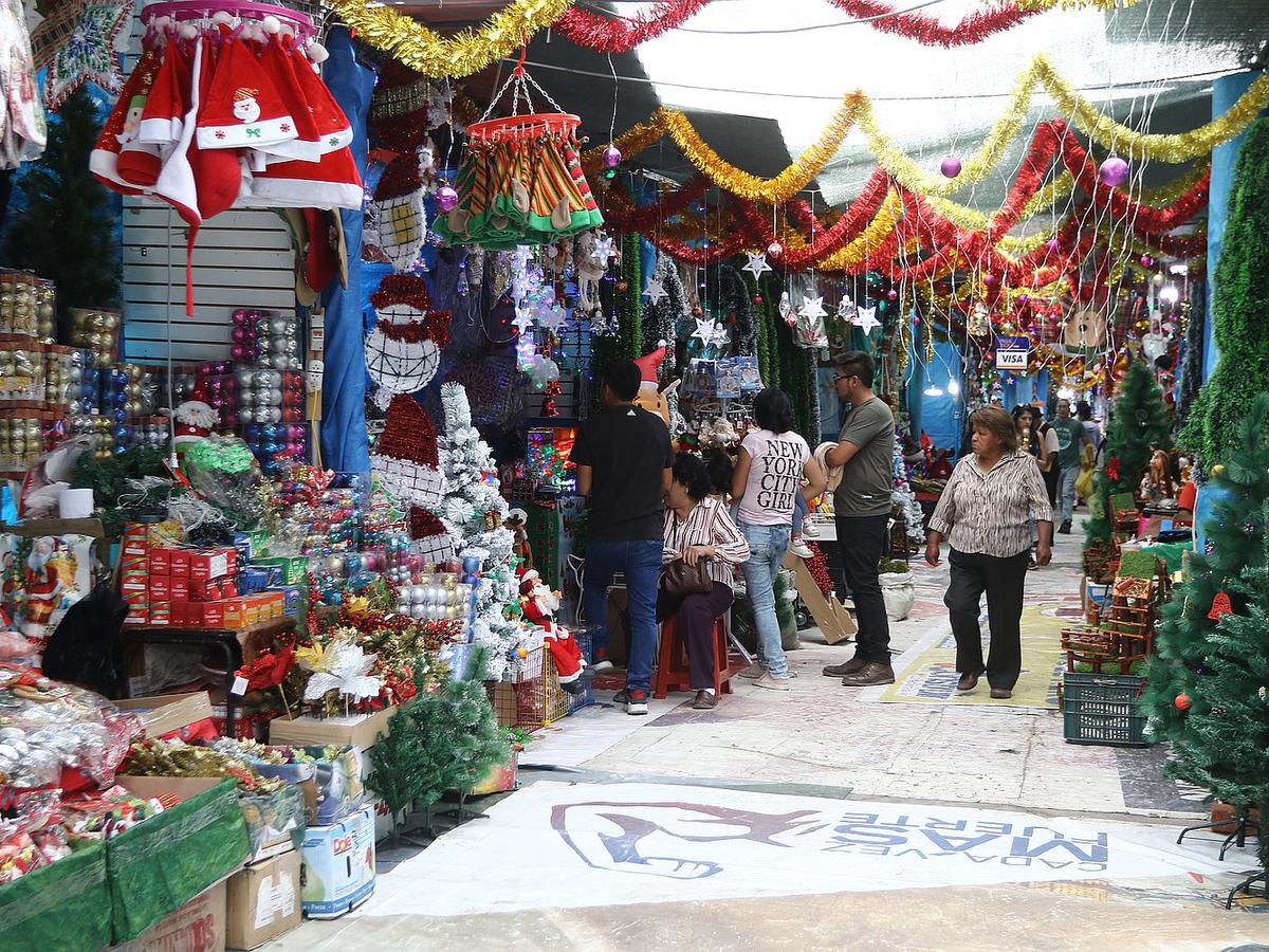 En la primera semana del mes de diciembre, se iniciará la tradicional Feria Navideña 2022, la misma que se realizará en el interior del estadio Campeones del 36, informó la gerente de Desarrollo, Ing. Jessica Viera.