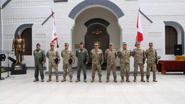 Jefe del Comando Conjunto es distinguido con la medalla “Cruz de Guerra al Valor”