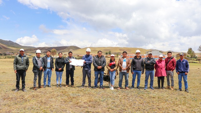 Se entregó terreno para la Construcción de Complejo Deportivo en Huaguil.