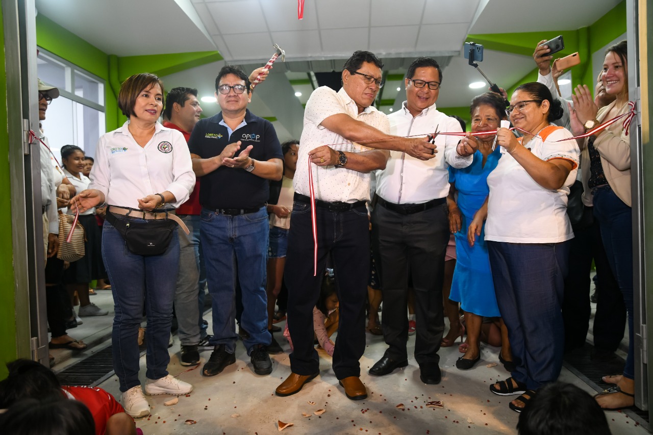 Gobernador Inauguró El Colegio Amada Pérez De Gómez En Moronacocha