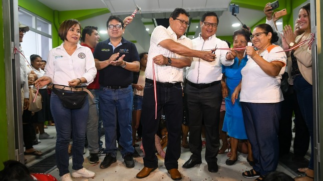 Gobernador Inauguró El Colegio Amada Pérez De Gómez En Moronacocha 