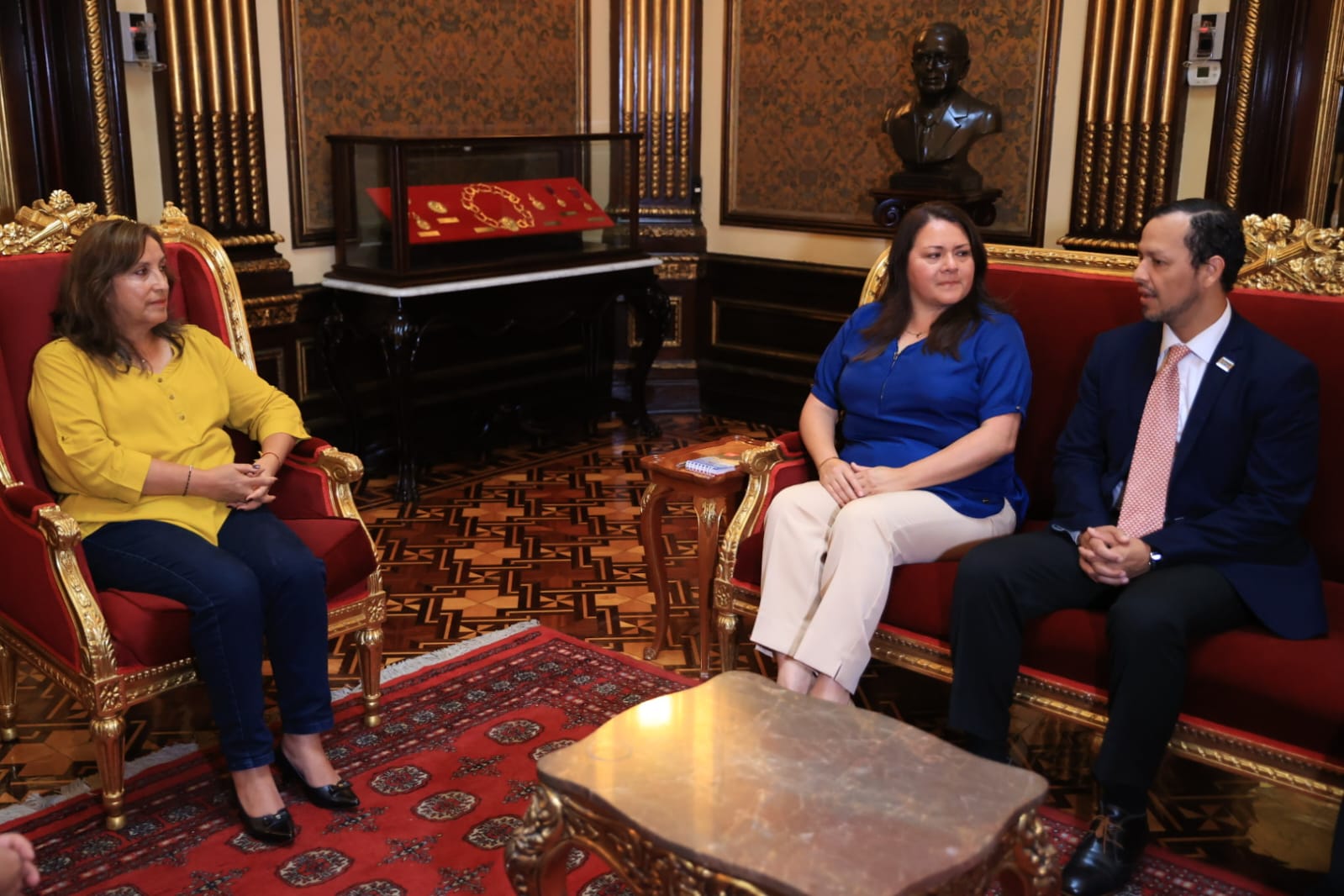 Comisión encargada de proponer acciones y medidas de reforma administrativa y de gestión para la reorganización del Despacho Presidencial