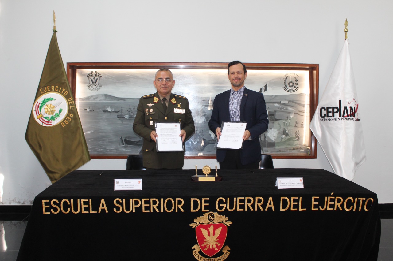 Ceplan y la Escuela Superior del Ejército del Perú firman convenio de cooperación para fortalecer planeamiento estratégico