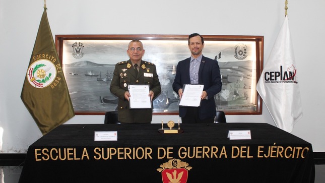 Ceplan y la Escuela Superior del Ejército del Perú firman convenio de cooperación para fortalecer planeamiento estratégico