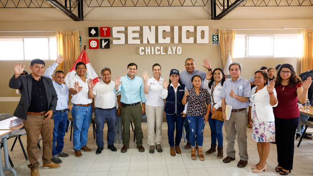 Ministra y autoridades
