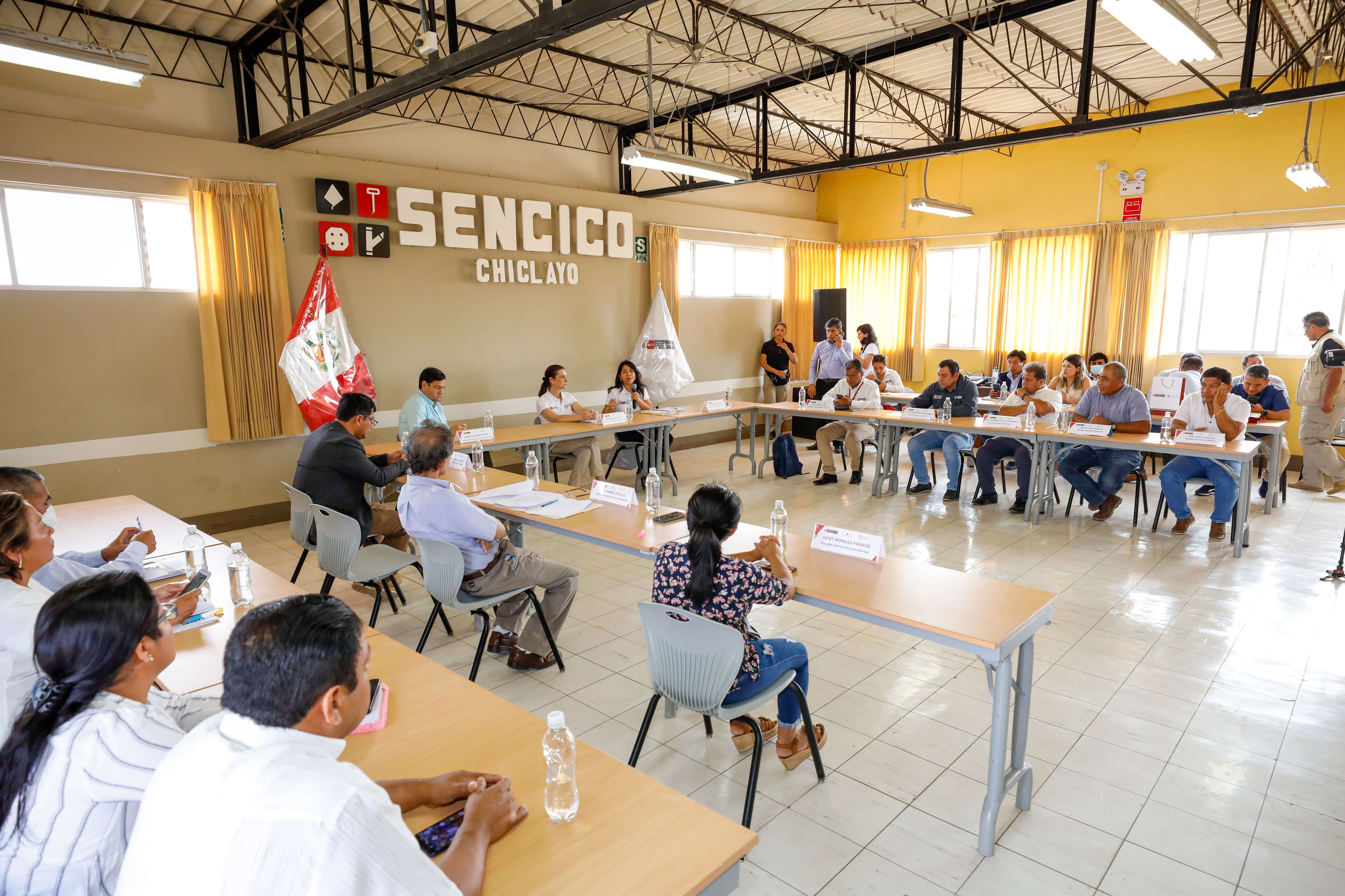 Ministra y autoridades