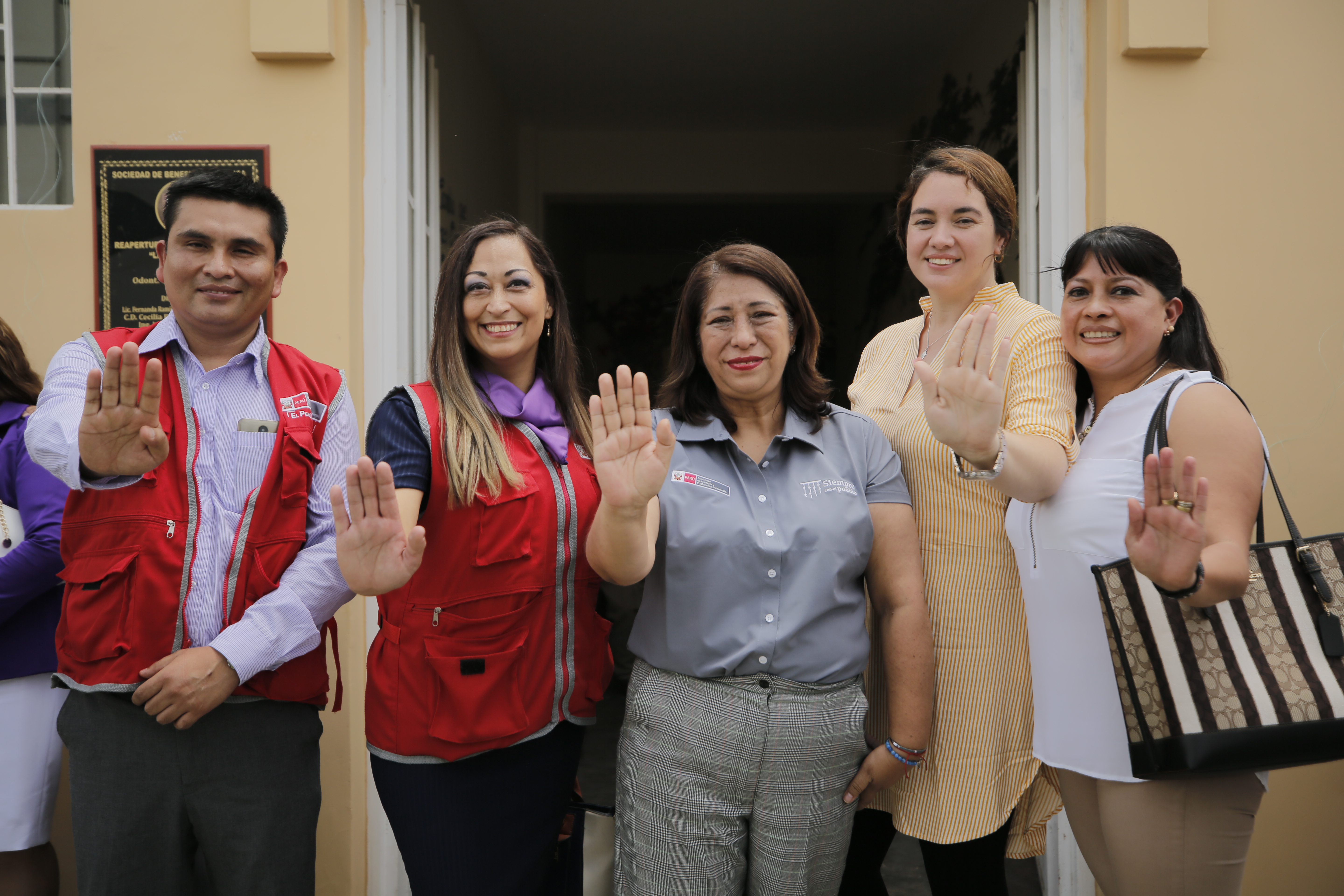ministra Grecia Rojas inaugura el primer hogar de refugio temporal de Ica