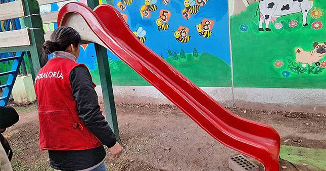 Contraloría detectó deficiencias en construcción de colegio en distrito de Santiago pone en peligro integridad física de escolares