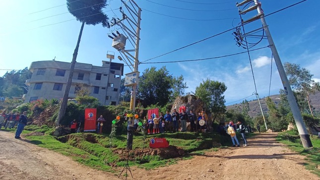 Alcalde de Cajamarca Henry Alcántara inauguró sistema de electrificación de los caseríos Tunaspampa – Las Flores