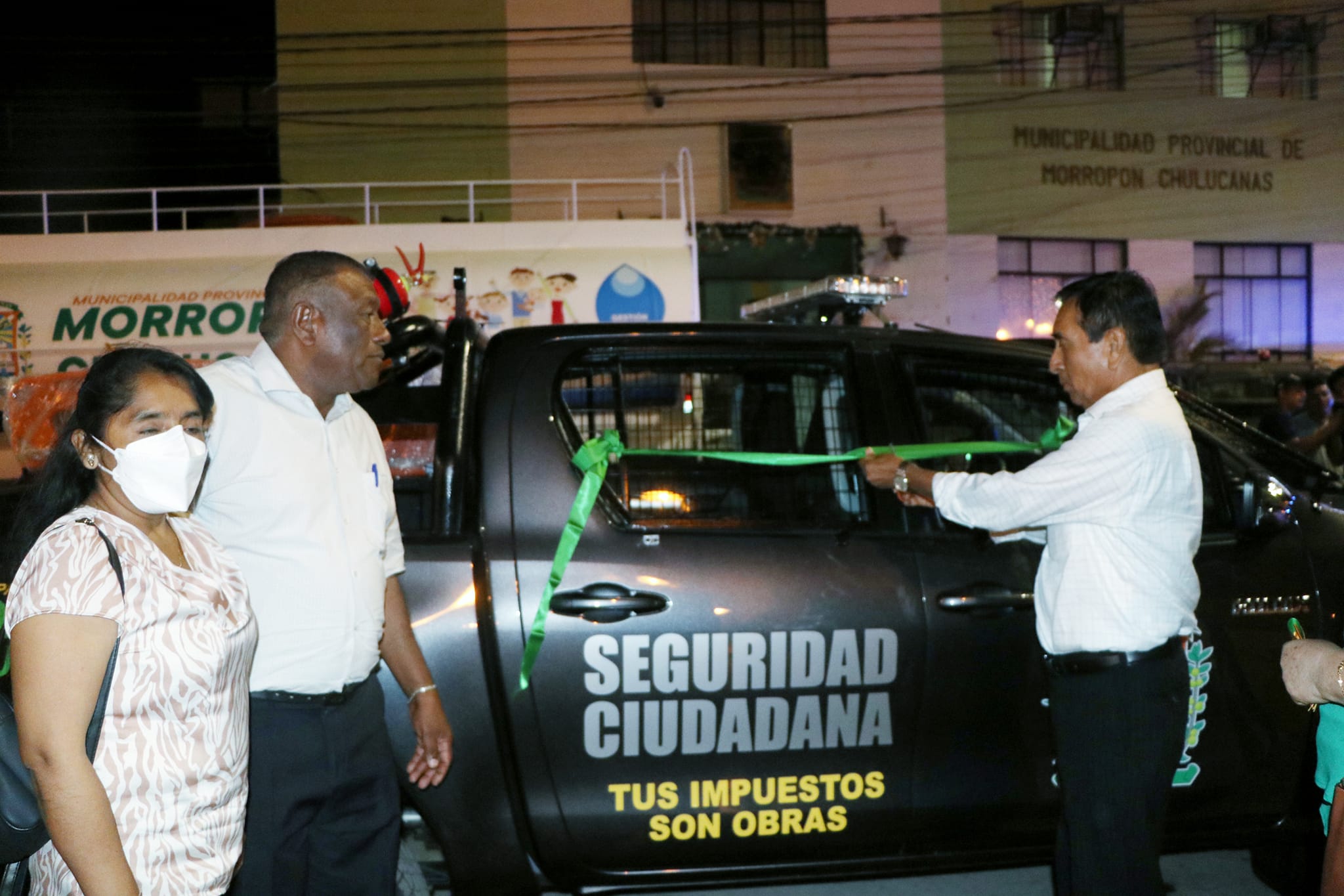 foto ceremonia entrega camionetas