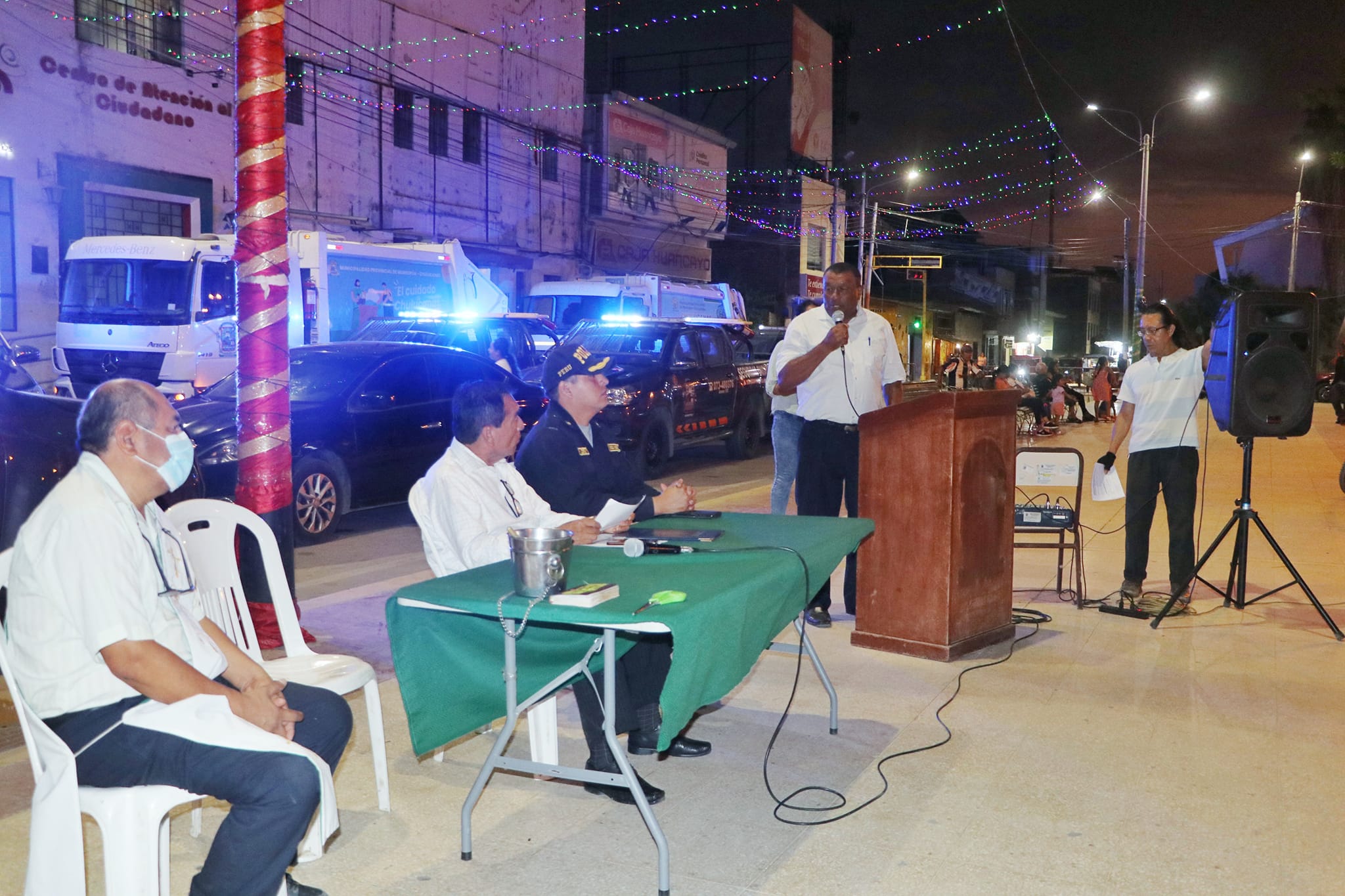 foto ceremonia entrega camionetas