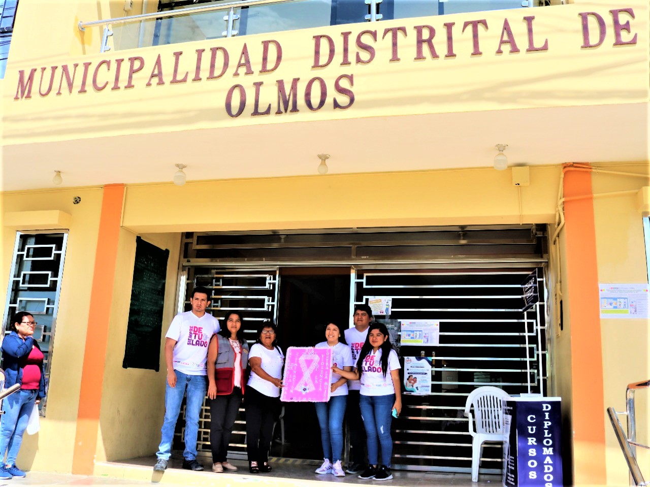 Municipalidad impone Lazo Blanco en el día Internacional de Eliminación de la Violencia Contra la Mujer