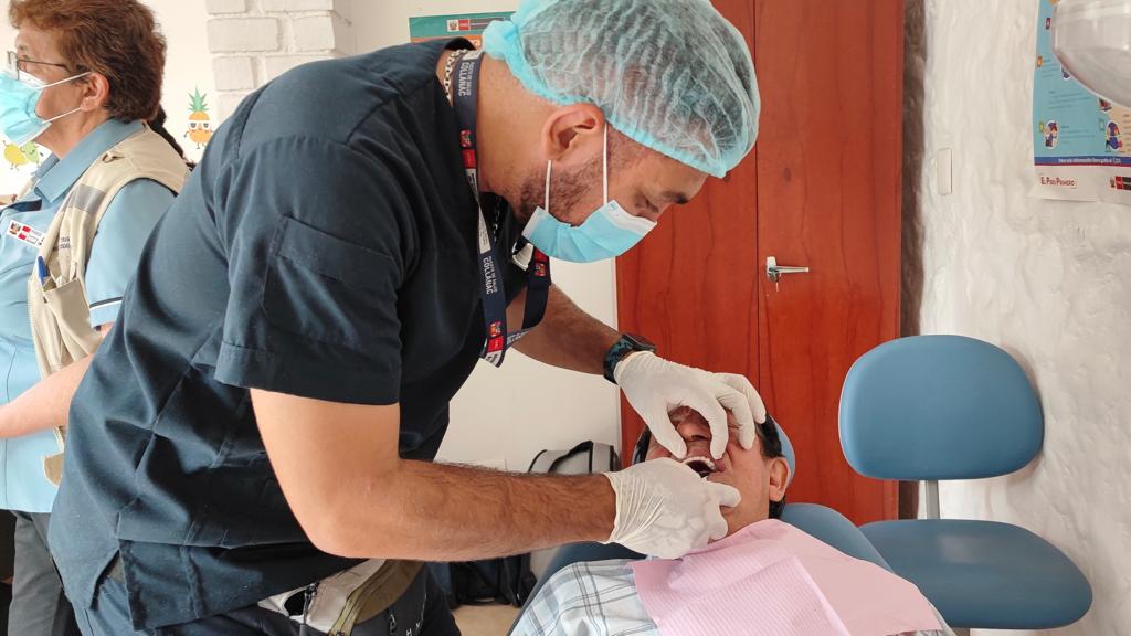Diris Lima sur entregó 1000 prótesis dentales