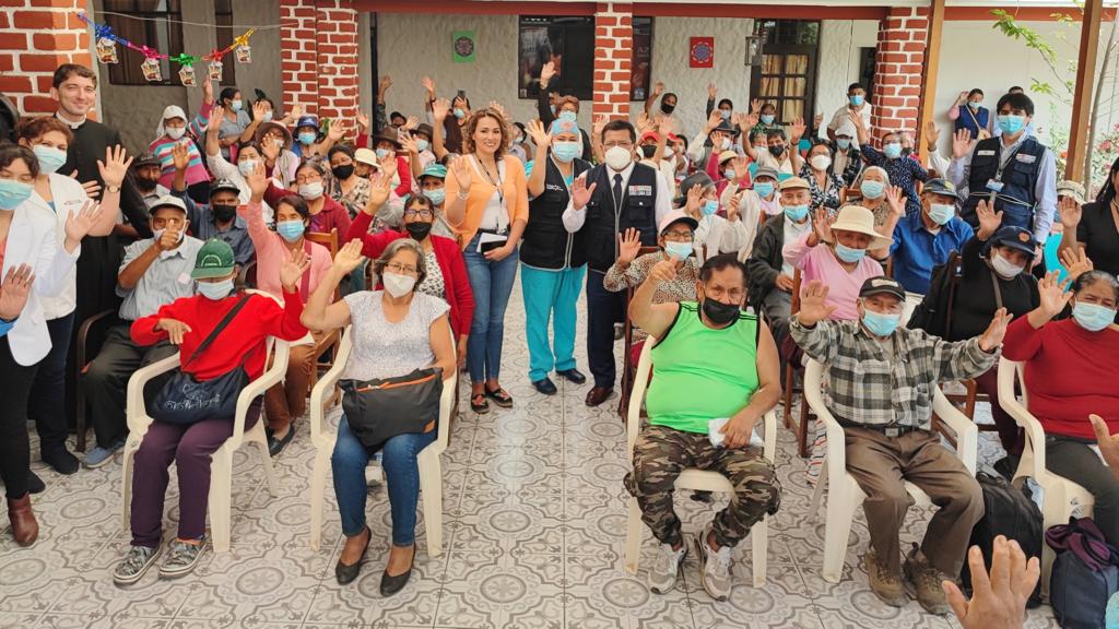Diris Lima sur entregó 1000 prótesis dentales