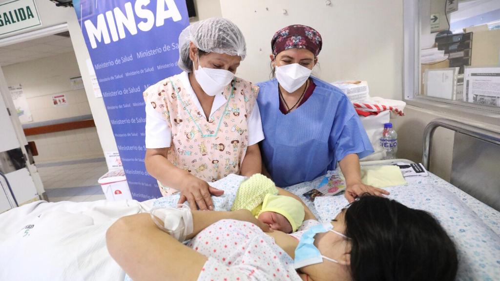 Año Nuevo: Primeros bebés nacidos en el 2023 fueron presentados por el Ministerio de Salud