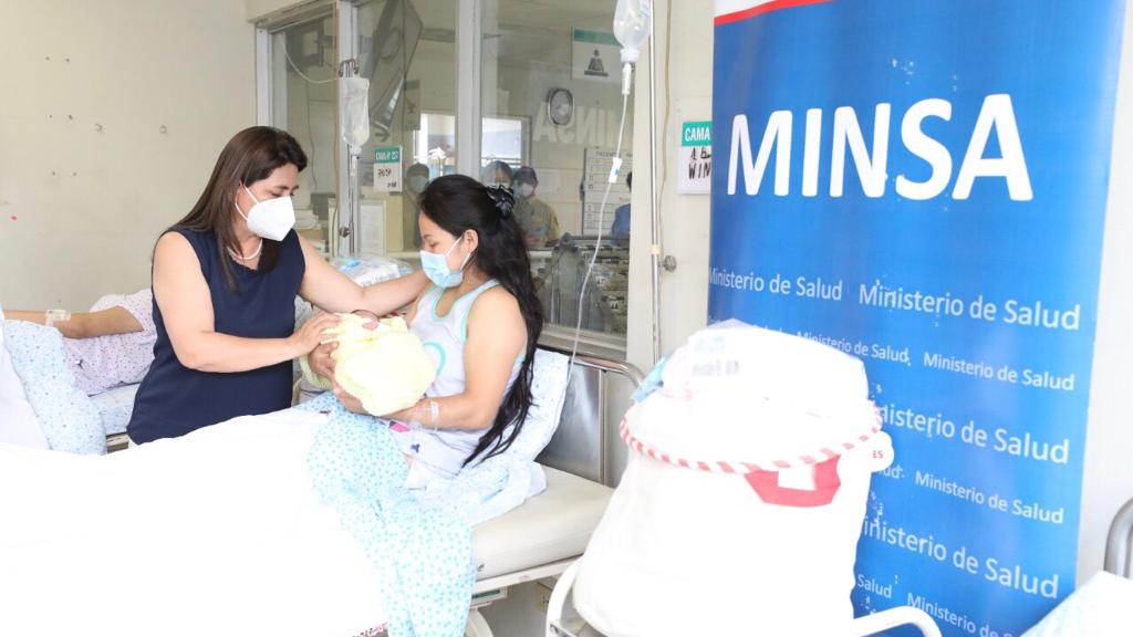 Año Nuevo: Primeros bebés nacidos en el 2023 fueron presentados por el Ministerio de Salud
