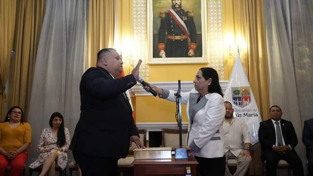 Fotografía de juramentación de nuestro alcalde Jesús Gálvez