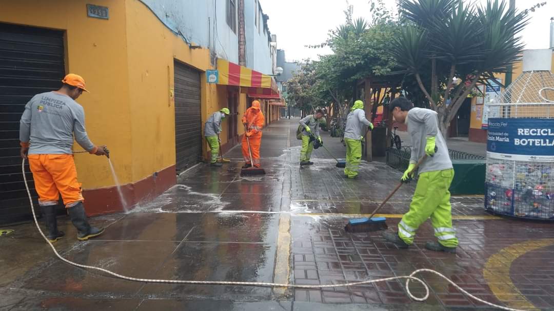 Fotografía de limpieza de exteriores de Mercado San José
