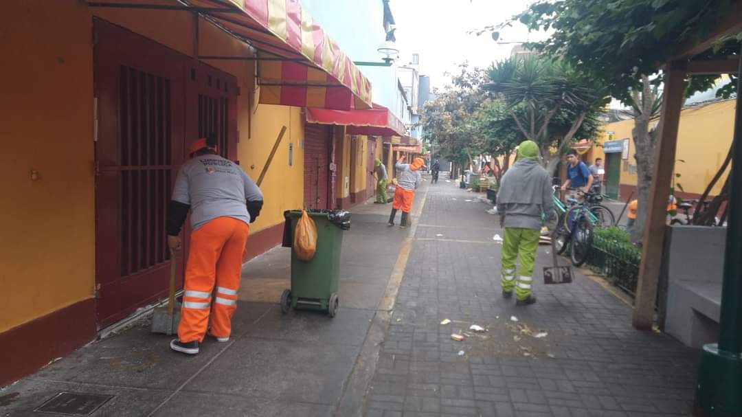 Fotografía de limpieza de exteriores de Mercado San José