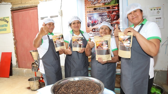 Mujeres lideran negocio en Piura