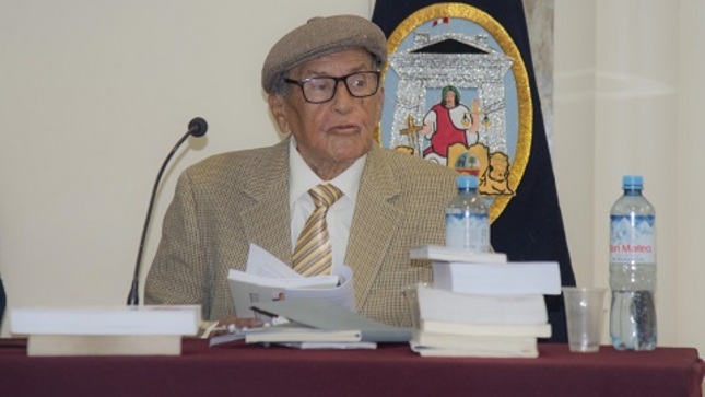 Nota de prensa: Destacado jurista huancaíno presento libros