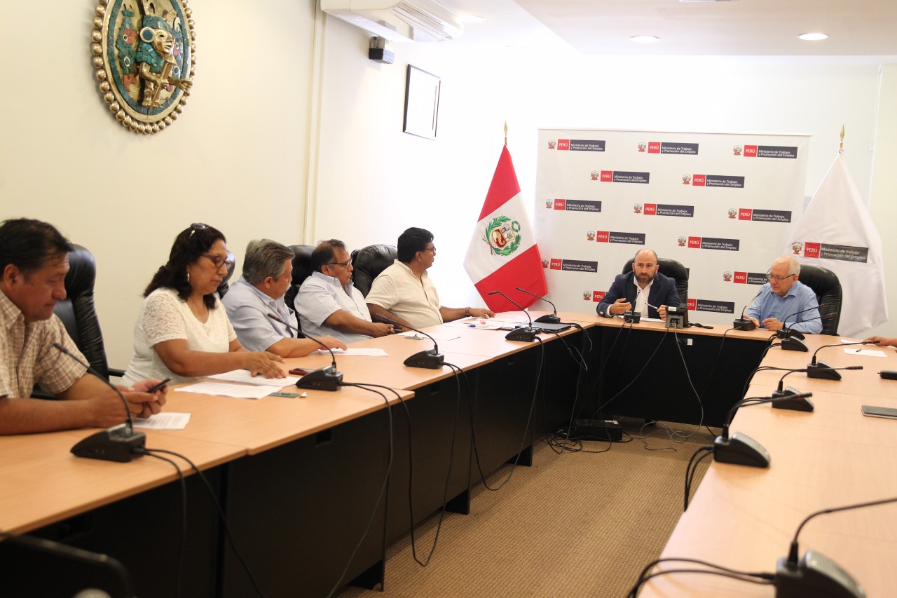 Demandas del Sutep son recogidas en reunión sostenida con ministros de Trabajo y Educación