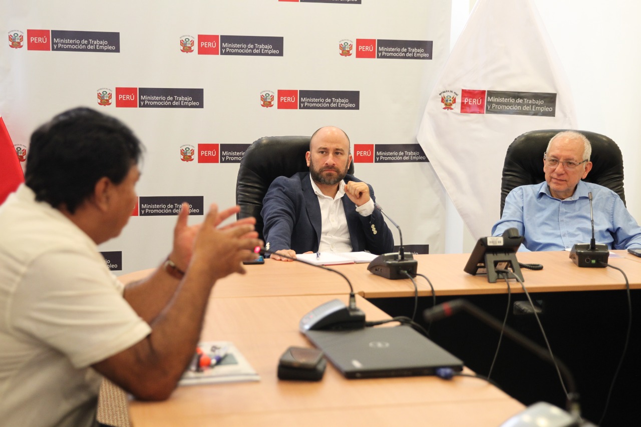 Demandas del Sutep son recogidas en reunión sostenida con ministros de Trabajo y Educación