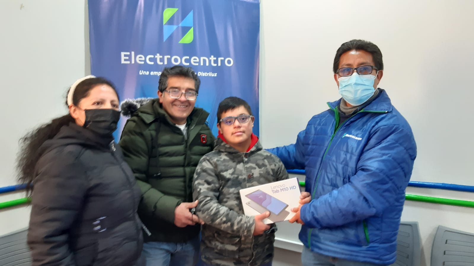 Electrocentro Pasco Entrega Premios a Ganadores de Concurso de Dibujo.