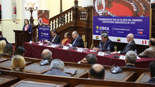 Vicepresidenta del Tribunal Constitucional, Luz Pacheco Zerga en Conmemoración por los 30 años del CCD de 1993.