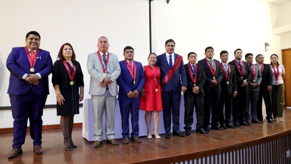 Gobernador Luis Neyra pide apoyo de colegios profesionales en la supervisión de obras