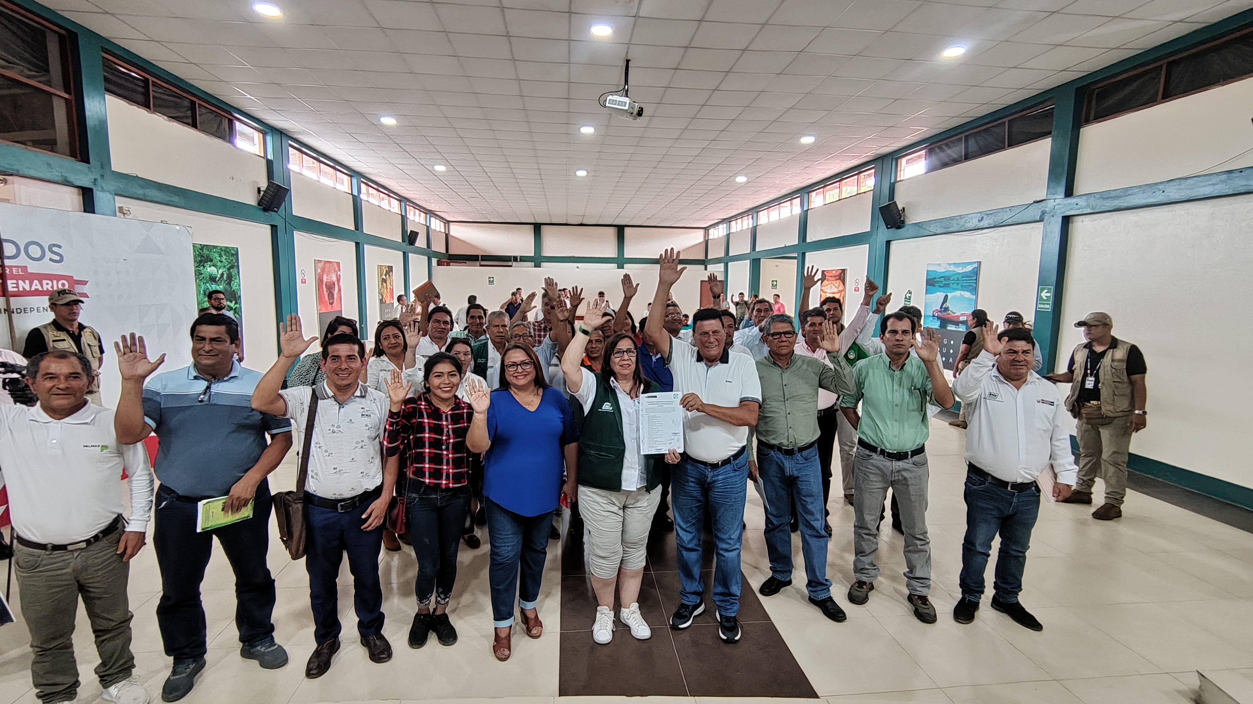 Foto: Gobernador con ministra de agricultura