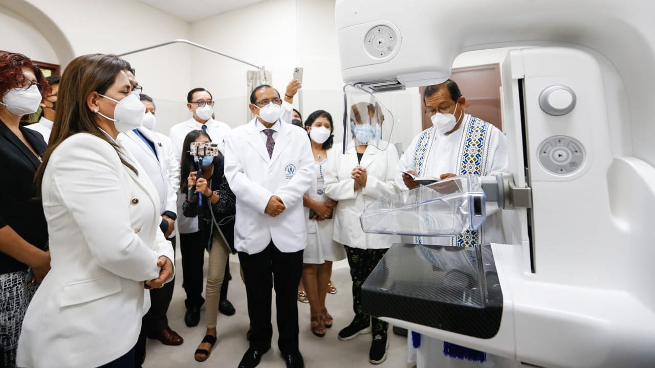 Hospital San Bartolomé cuenta con mamógrafo de última generación para el diagnóstico precoz del cáncer de mama