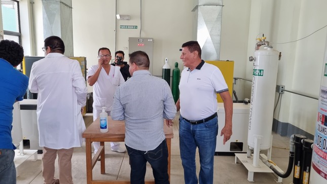 Visita del Gobernador al Hospital de Moyobamba