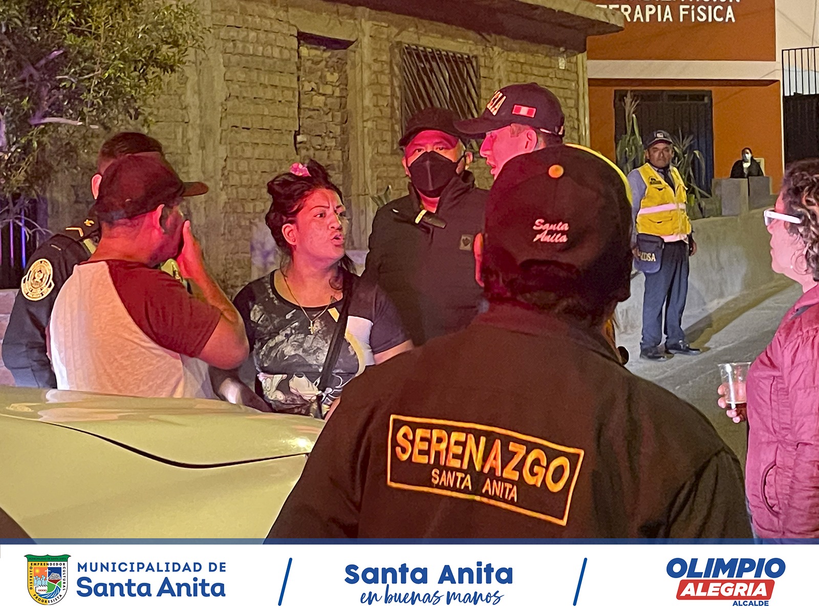 La gestión de nuestro alcalde #OlimpioAlegría firme en recuperar el orden y el principio de autoridad en el distrito, viene realizando patrullaje integrado con la #PNP por todas las zonas, realizando intervenciones a aquellas personas que venían consumiendo bebidas alcohólicas en la vía pública, de igual manera a los establecimientos que no contaban con sus permisos.
#santaanitaenbuenasmanos
#SantaAnitaSegura