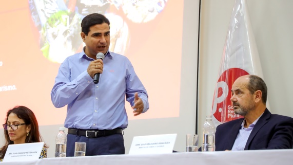 Gobernador pide a ministro impulsar proyectos turísticos de la costa y sierra piurana