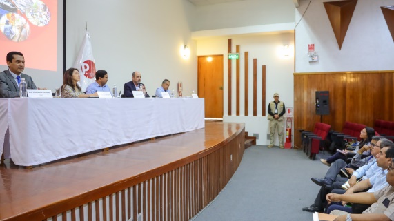 Gobernador pide a ministro impulsar proyectos turísticos de la costa y sierra piurana